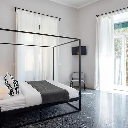 The Shelter 5 * Napoli