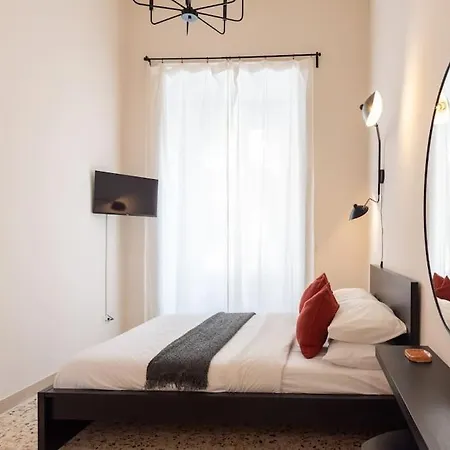 The Shelter 5 * Napoli